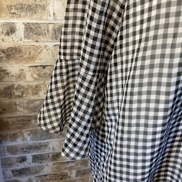 Calvin Klein lined blouse. Size L. Black/white checkered pattern. V-neck. - Picture 6 of 15